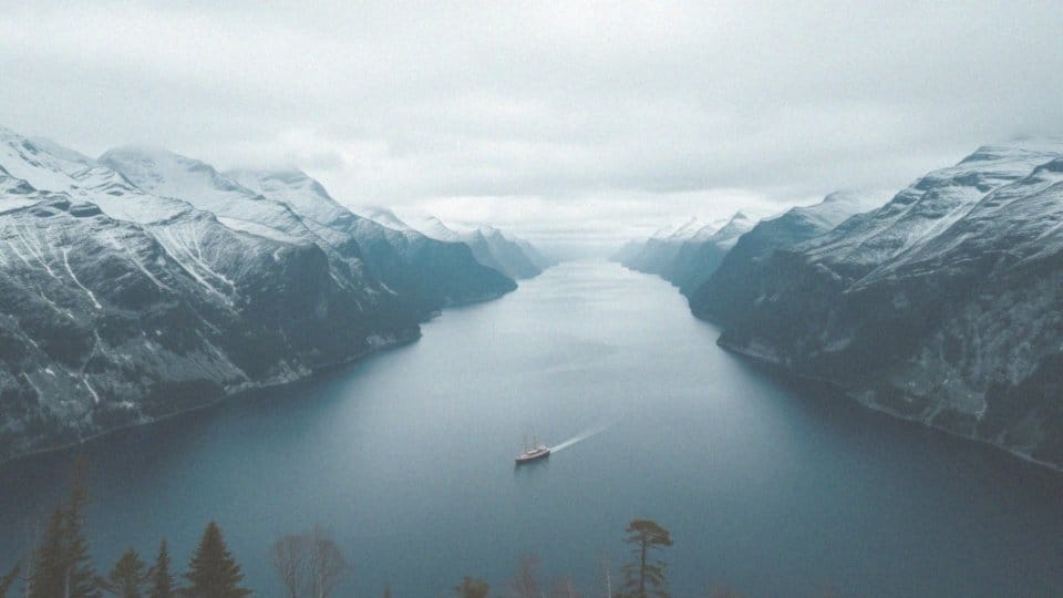 Co sprawia, że Norwegia jest krajem fiordów?