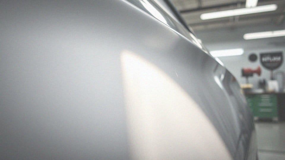 Jak lampa cieniowa PDR umożliwia analizę uszkodzeń karoserii?